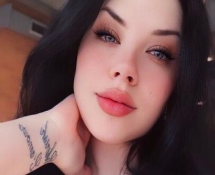 Girl Alone - LolaDeVille24