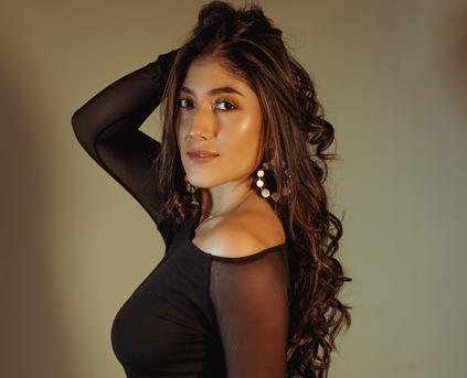 Girl Alone - BelaGomez119