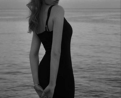 Shy Girl Alone - Rennesssa