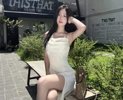 Shy Girl Alone - LyLyBaBi9999