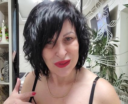 Girl Alone - LuciaLAl