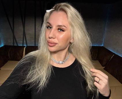 Girl Alone - Goldi777Big