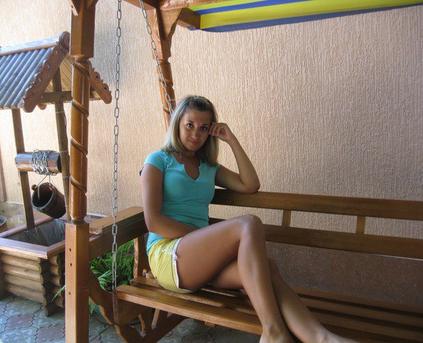 Shy Girl Alone - DianaSweetKisss