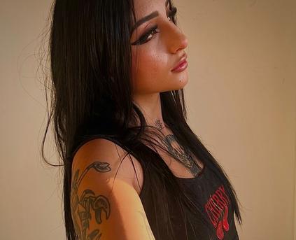 Girl Alone - ScarlettWalker