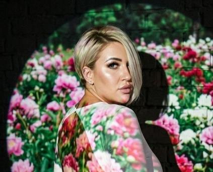 Friends & Romance - Barbii