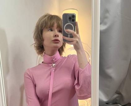 Shy Girl Alone - MikasaBowl