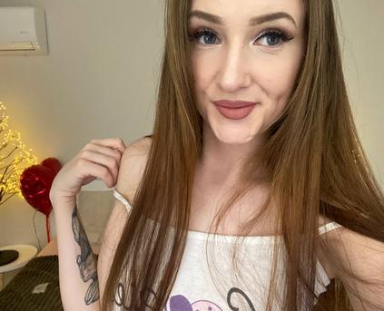 Shy Girl Alone - PamelaXX_