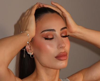 Shy Girl Alone - Luna71077