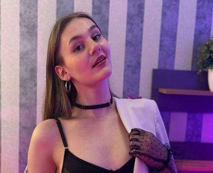 Girl Alone - Diamond_Goldie