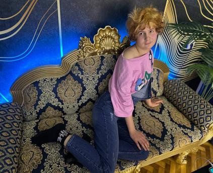 Shy Girl Alone - ZyraMonroee