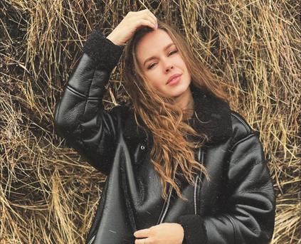 Girl Alone - Iris_Florence