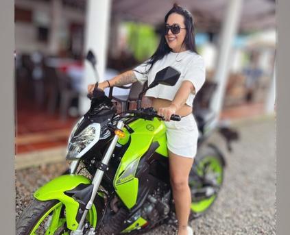 Girl Alone - Carolaine