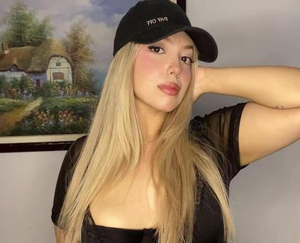 Girl Alone - Mia_Rich