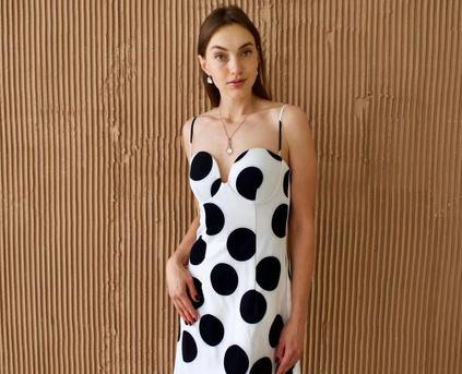 Shy Girl Alone - HoneyRussete