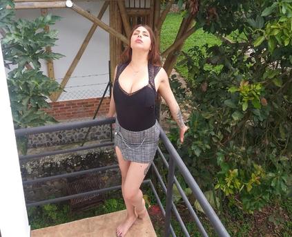 Girl Alone - Nicolette_Vanderbilt