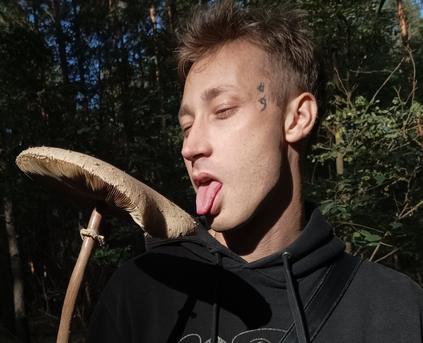 Guy Alone (Gay) - NaglayaYazva