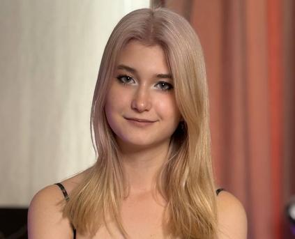 Shy Girl Alone - Monnyca