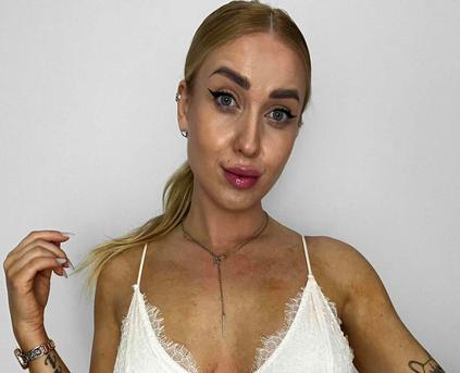 Shy Girl Alone - AmaliaSun