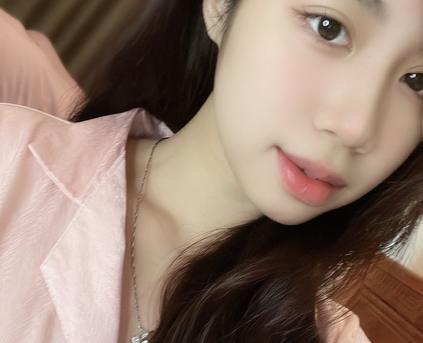 Girl Alone - Isabella_sweet