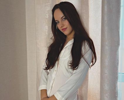 Girl Alone - Sabrina_Lavv