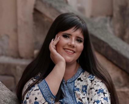 Shy Girl Alone - Monelisee