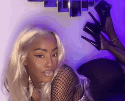 Shy Girl Alone - MissSkywalker