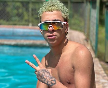 Guy Alone (Gay) - HollmanFronsh920