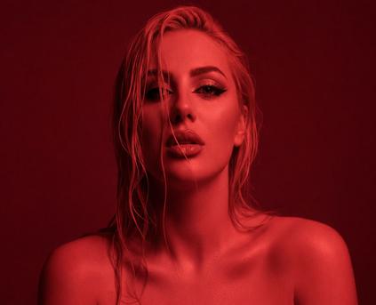 Girl Alone - PalomaOdete957