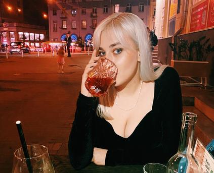 Shy Girl Alone - SexyBreakss