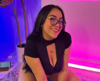 Girl Alone - DeicyPalms