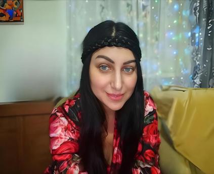 Girl Alone - LyxBabyLove