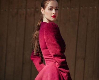 Shy Girl Alone - SweetBlueBird