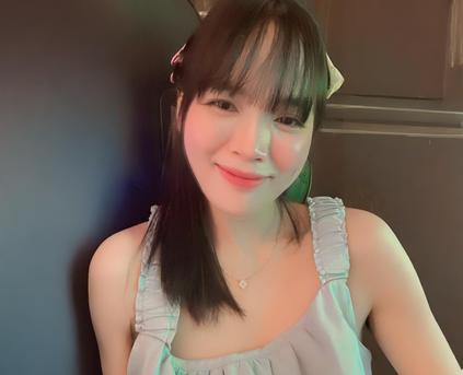 Girl Alone - AnnasweetyyRed