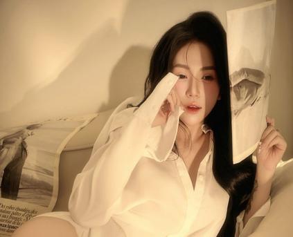 Girl Alone - Scarlett_anna