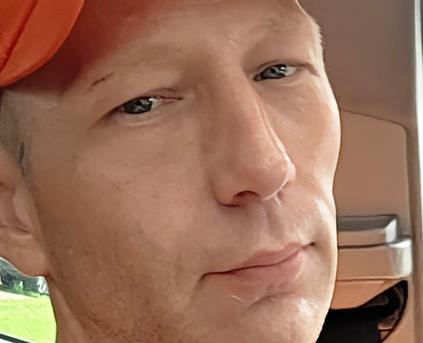 Guy Alone (Straight) - mythicbonez